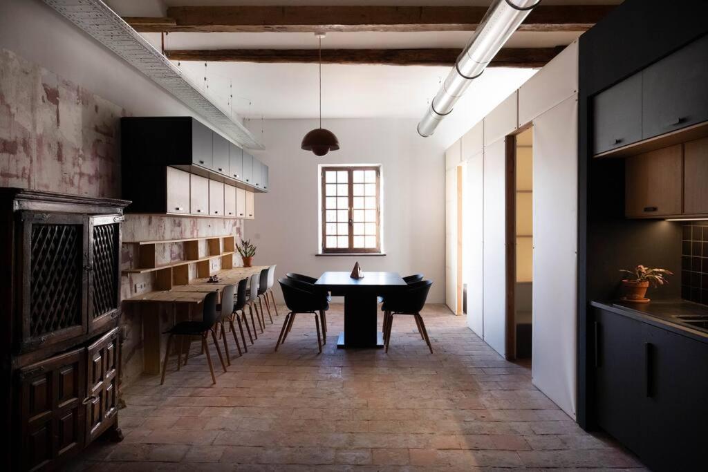 Heart of Marseille: Spacious Loft for Couples and Friends Exterior photo